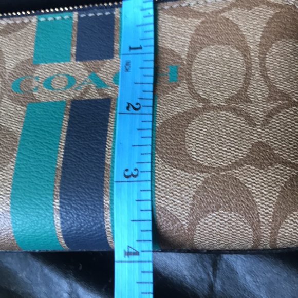 Coach discontinued bag - Picture 8 of 9